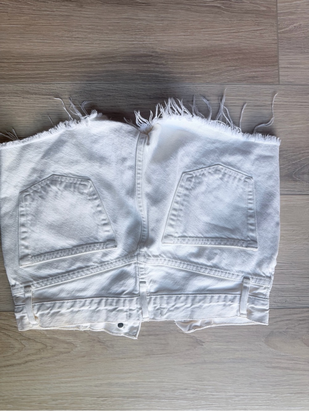 AGOLDE White Distressed High-Rise Denim Shorts - Picture 2 of 3